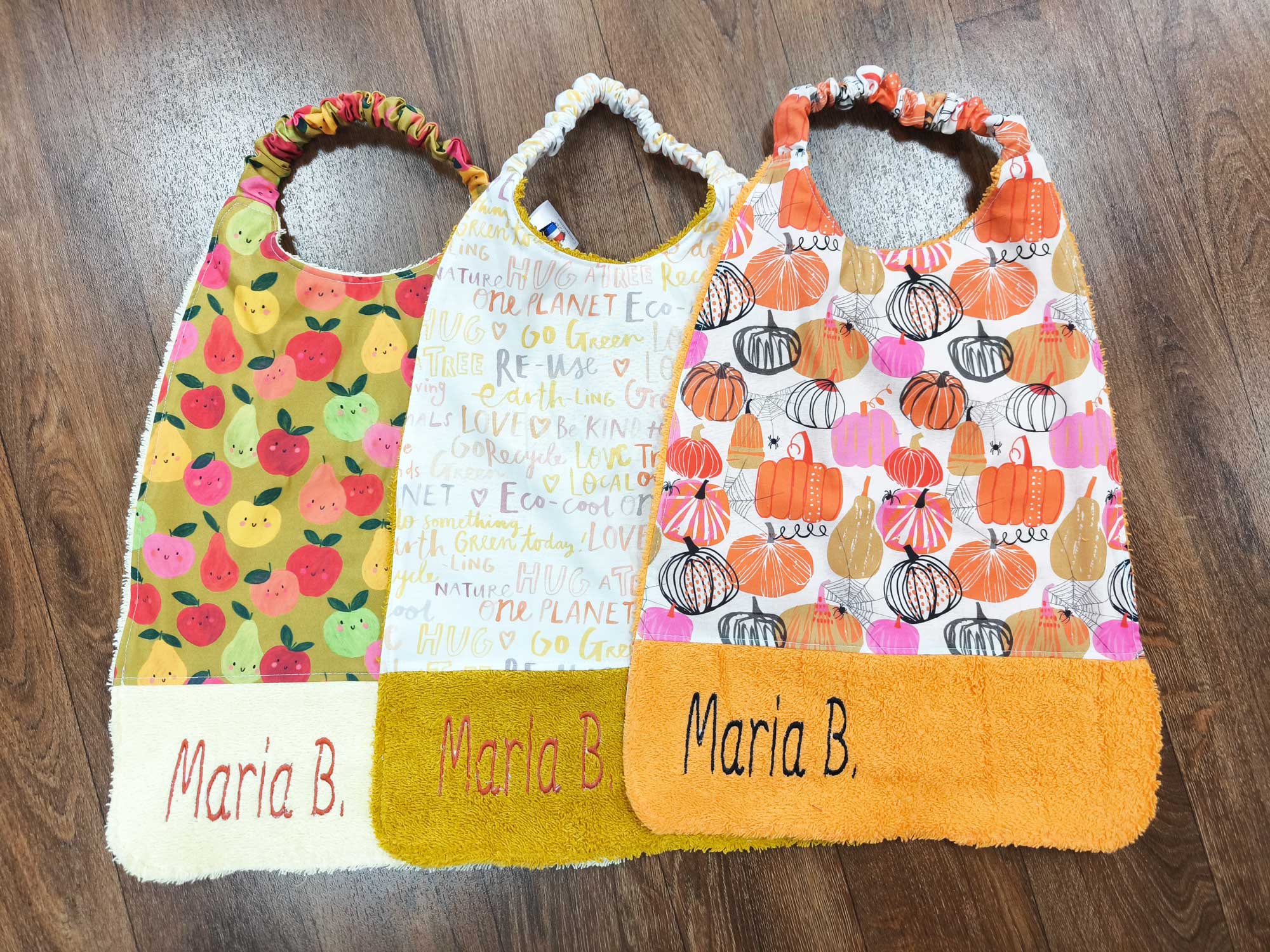 Grand bavoir fantaisie éponge avec élastique