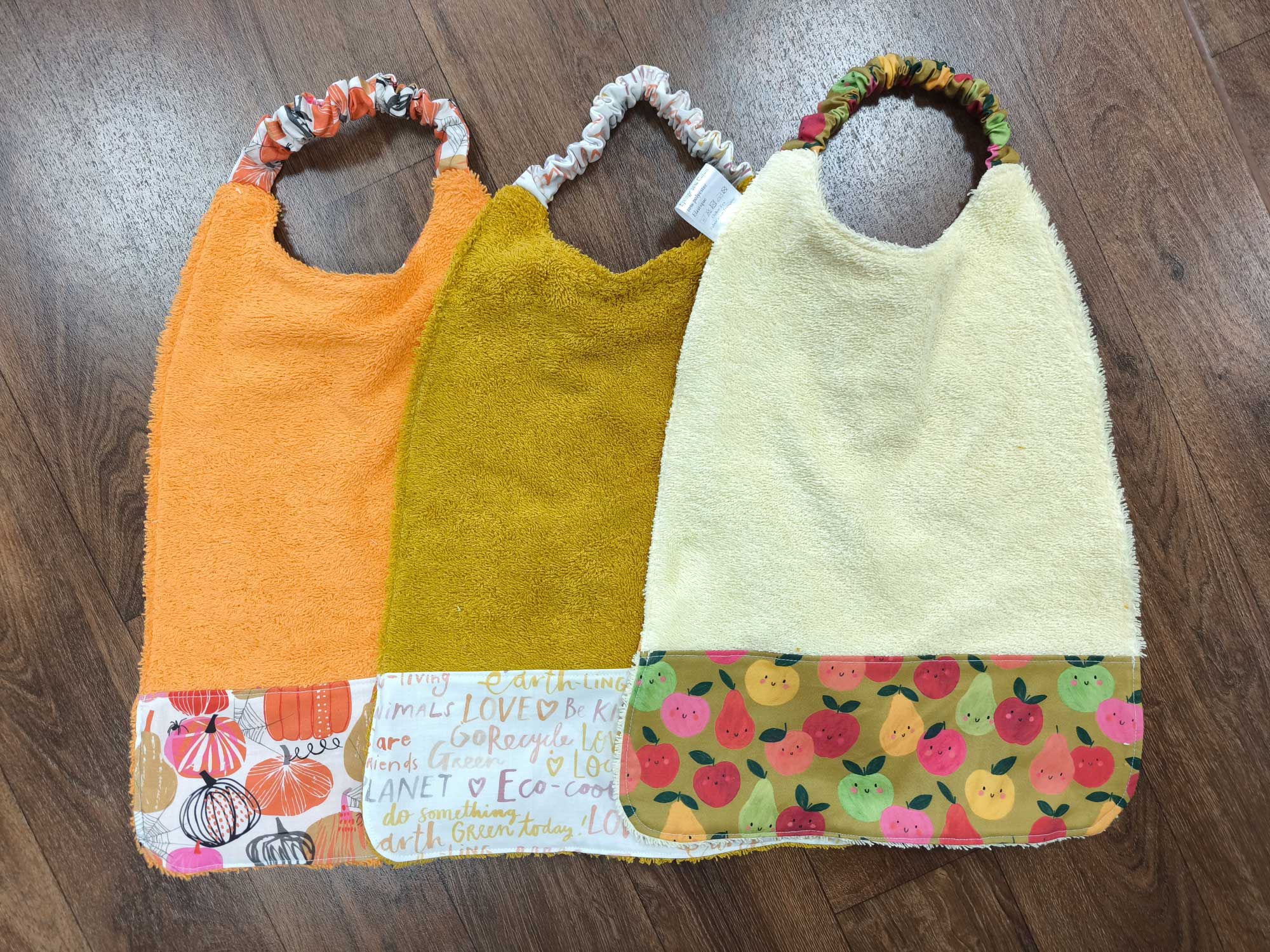 Grand bavoir fantaisie éponge avec élastique