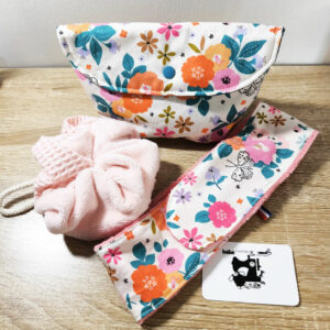 Kit bien-être : pochette + bandeau + fleur de douche bi matière