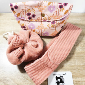 Kit bien-être : pochette + bandeau + fleur de douche bi matière