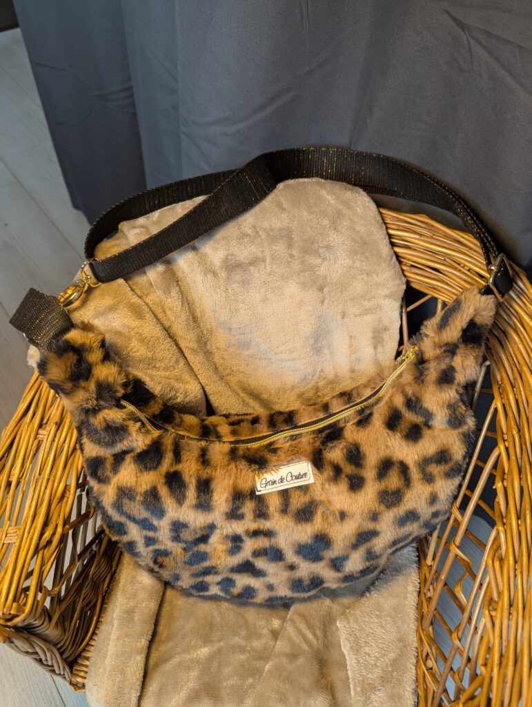 Sac demi lune fausse fourrure personnalisable fabriqué en France